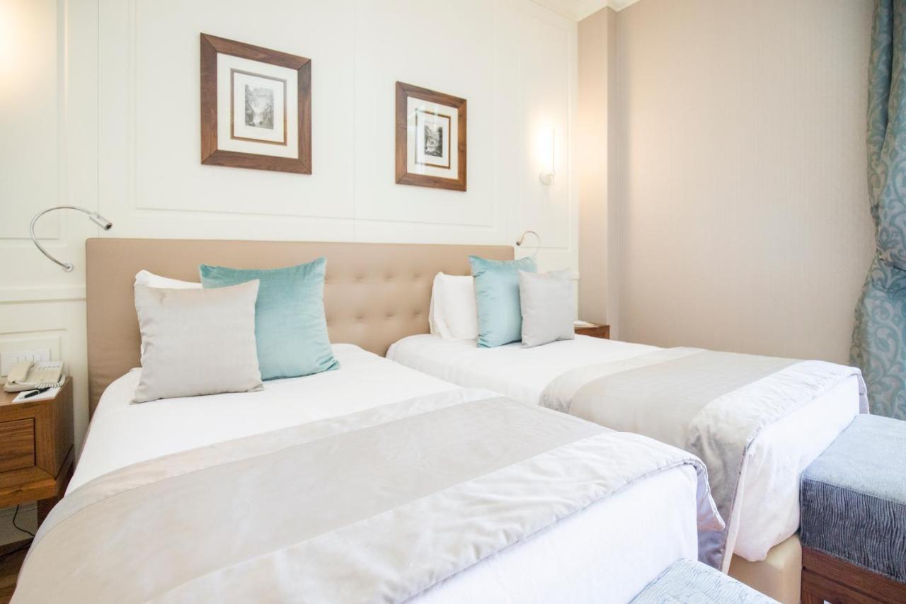 Grand Hotel Terme Sirmione Kültér fotó A bedroom at the hotel