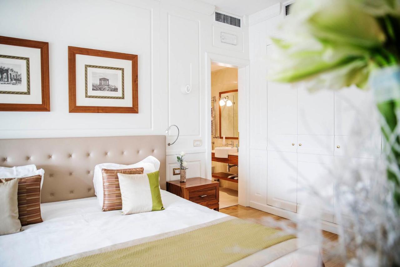 Grand Hotel Terme Sirmione Kültér fotó A bedroom at the hotel