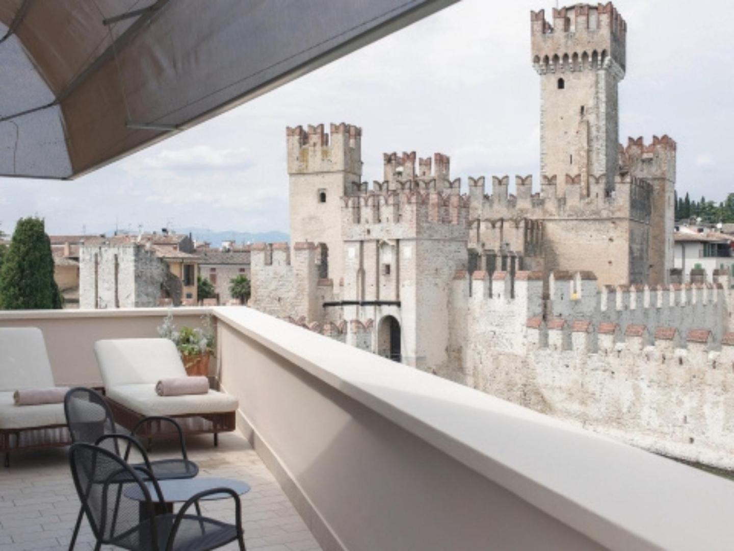 Grand Hotel Terme Sirmione Kültér fotó View of the White Tower from the hotel