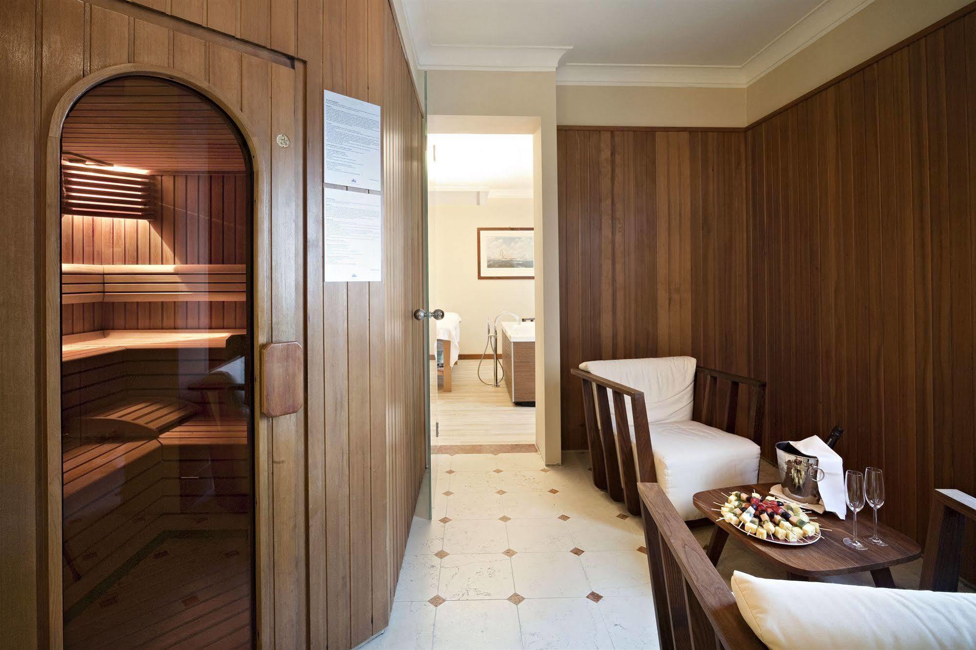 Grand Hotel Terme Sirmione Kültér fotó A spa suite at the InterContinental London Park Lane