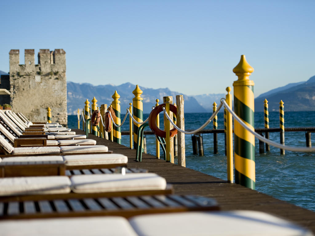 Grand Hotel Terme Sirmione Kültér fotó The Lakefront