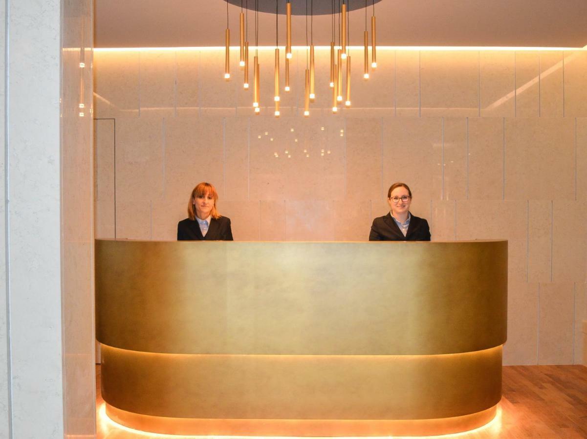Grand Hotel Terme Sirmione Kültér fotó Reception desk at the hotel